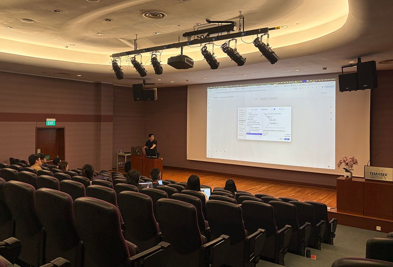 Heicoders instructor presenting to the TLL and TLA cohort at Temasek Life Sciences Laboratory